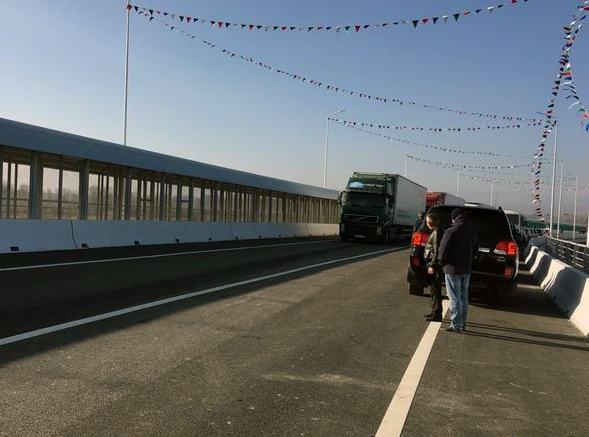 Сухопутная граница с азербайджаном сегодня. Пункт пропуска Самур Азербайджан. Станция Самур Дагестан. Мост через Самур Дагестан. Самур граница с Азербайджаном.